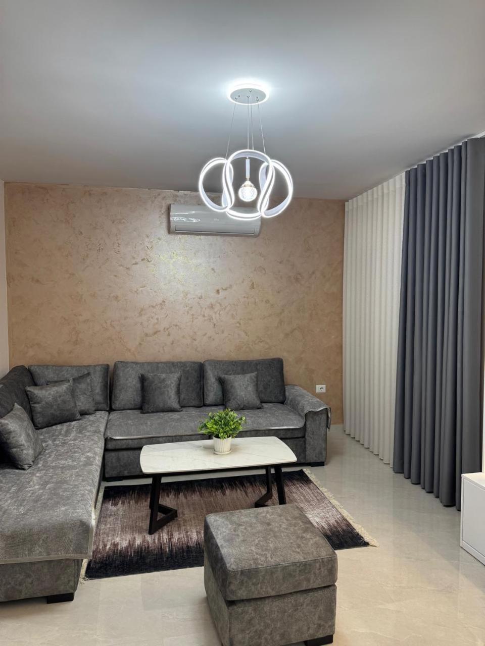 Aura * Durrës