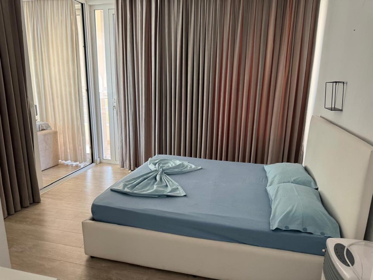 Aura * Durrës
